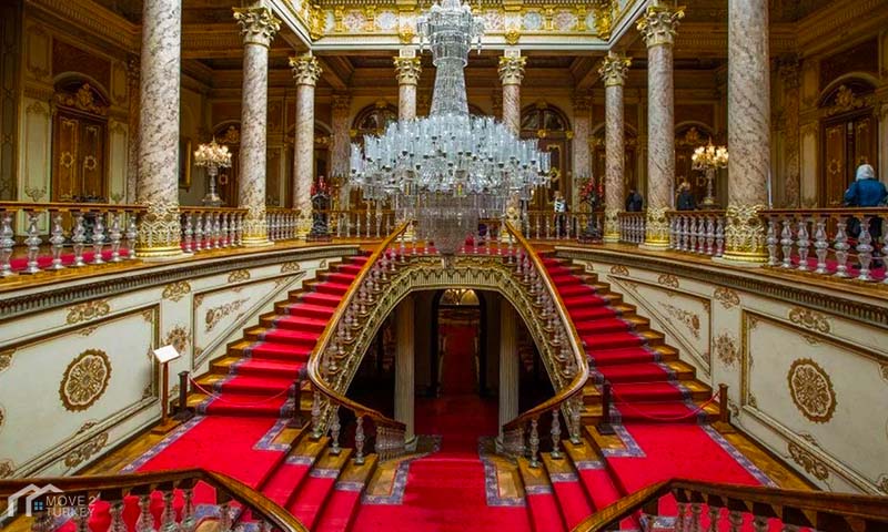 მოინახულეთ დოლმაბაჰჩეს თვალისმომჭრელი სასახლე